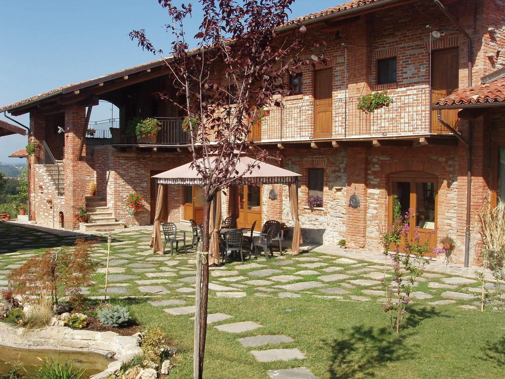 הוילה Clavesana Il Palazzetto מראה חיצוני תמונה